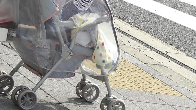 照り返しの暑さから赤ちゃんを守るシート