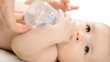 赤ちゃんがミルクを飲まない…ママを困らすミルク拒否の理由