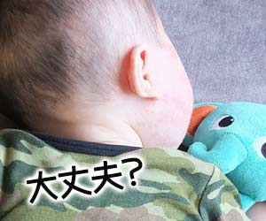 うつぶせに眠る赤ちゃん