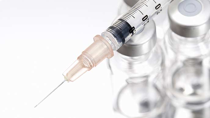 ワクチンと注射器