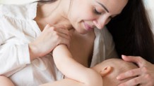 母乳が出過ぎて辛いときの対処法