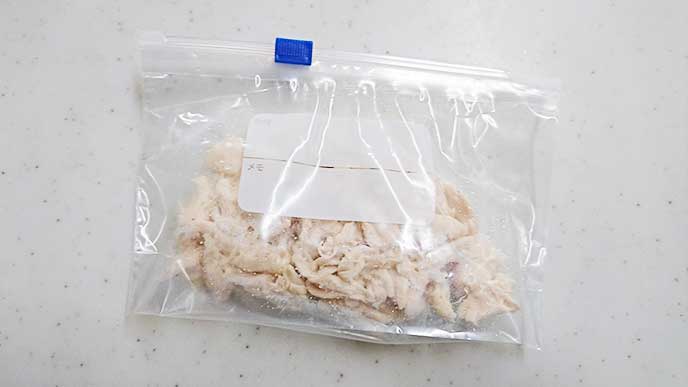 加熱調理済の鶏ささみペーストをジップロックに入れて冷凍保存する方法