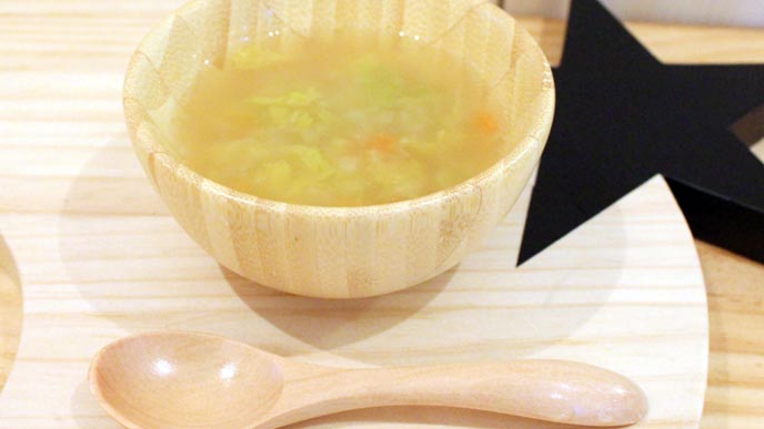 コーンフレークの野菜スープ