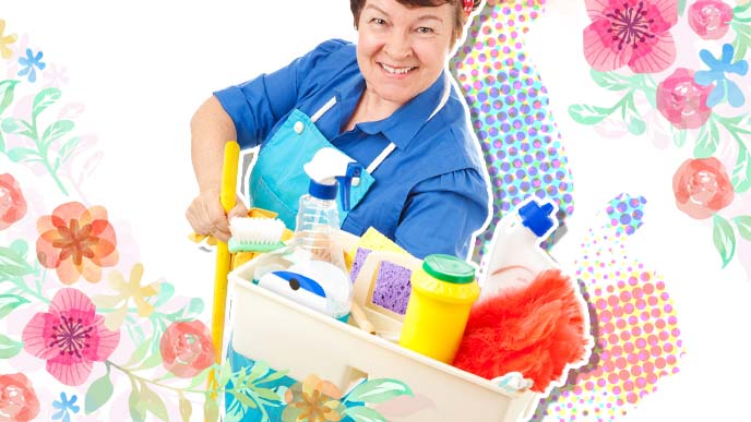 陽気なハウスキーパーの女性